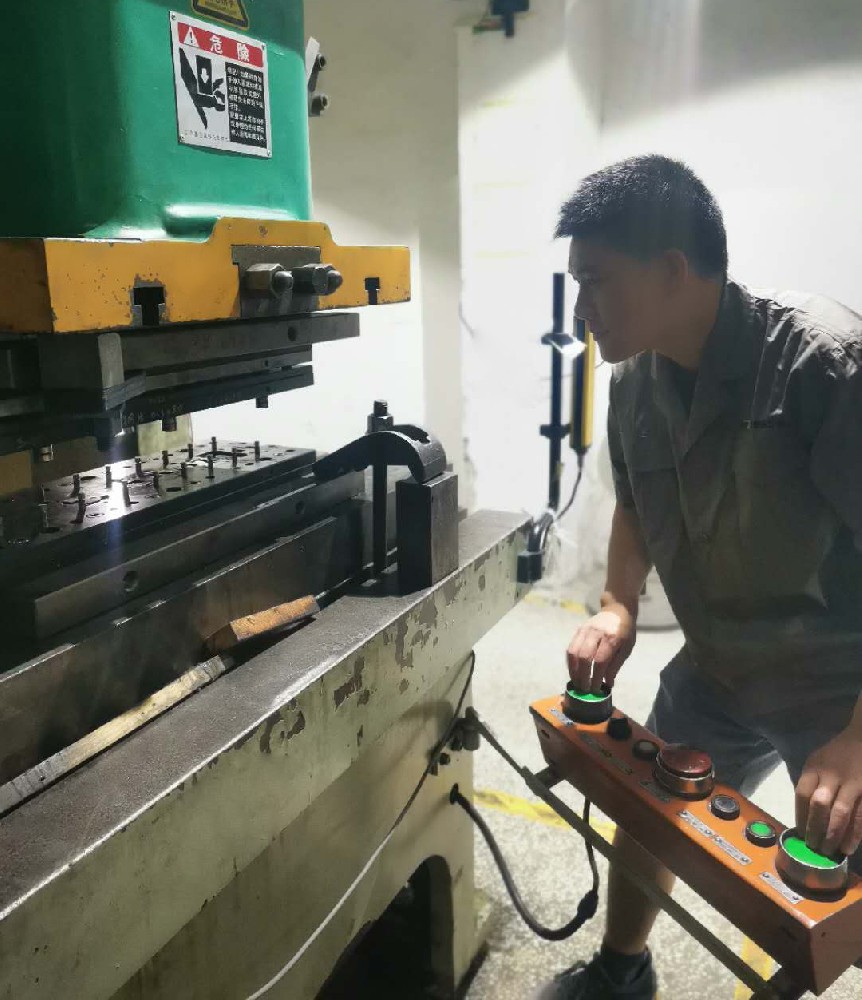 精密五金沖壓廠詳細(xì)解說，沖壓加工車間都需要什么？